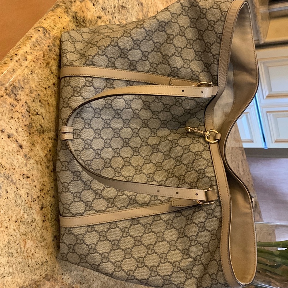 Tote in good condition